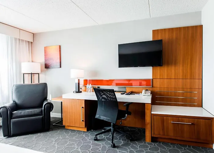 Delta Hotels By Marriott Fargo